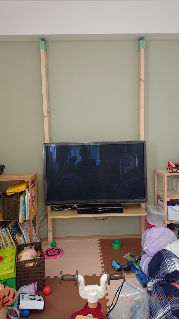 ラブリコのテレビ台、棚板の取り付け完成